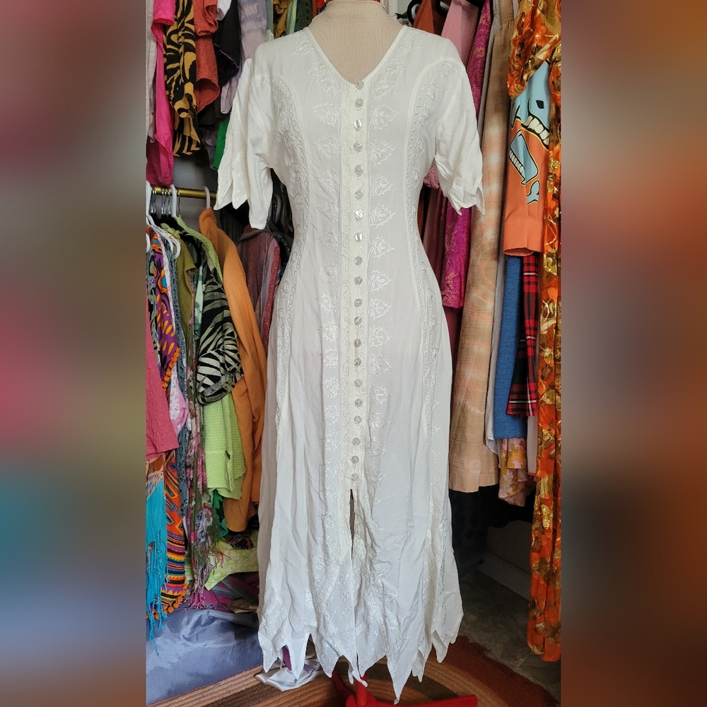 sS/M ✨Whimsical White Embroidered Dress
